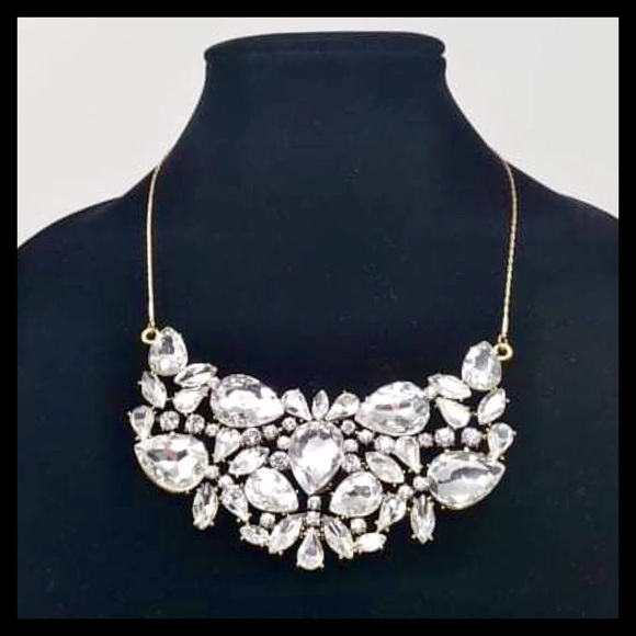 AMRITA SINGH Bib Necklace Clear Crystals & Sliding Gold Chain - Picture 2 of 8